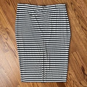 Vince Camuto Black/White Striped Knit Skirt